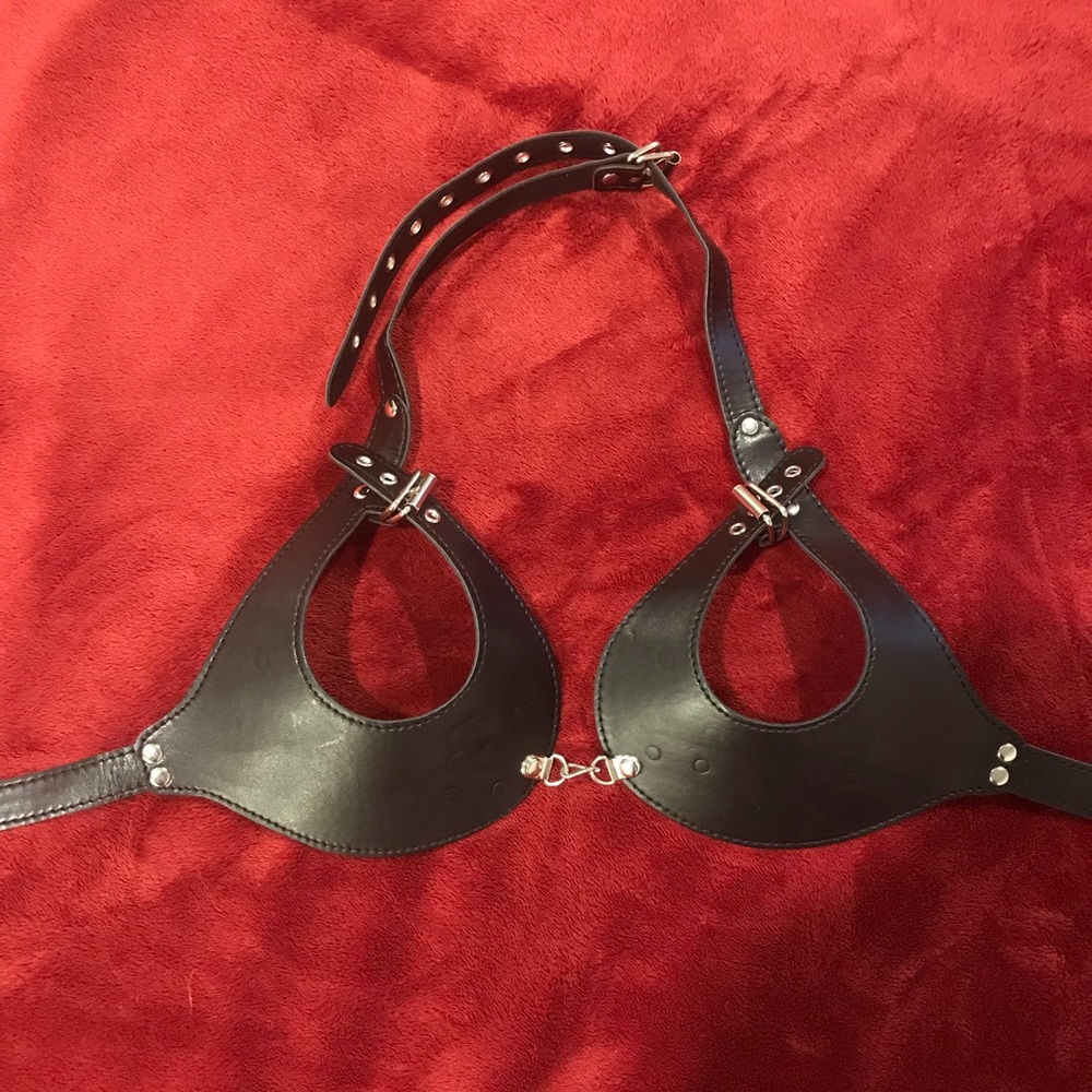 Vegan Leather Adjustable Cup-less Bra
